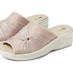 Bzees $85 Smile II Slides Barley Beige Sz 11 NIB!